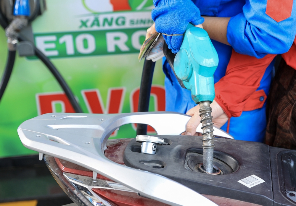 Từ 15h ngày 27/8, giá một số mặt hàng xăng dầu giảm nhẹ