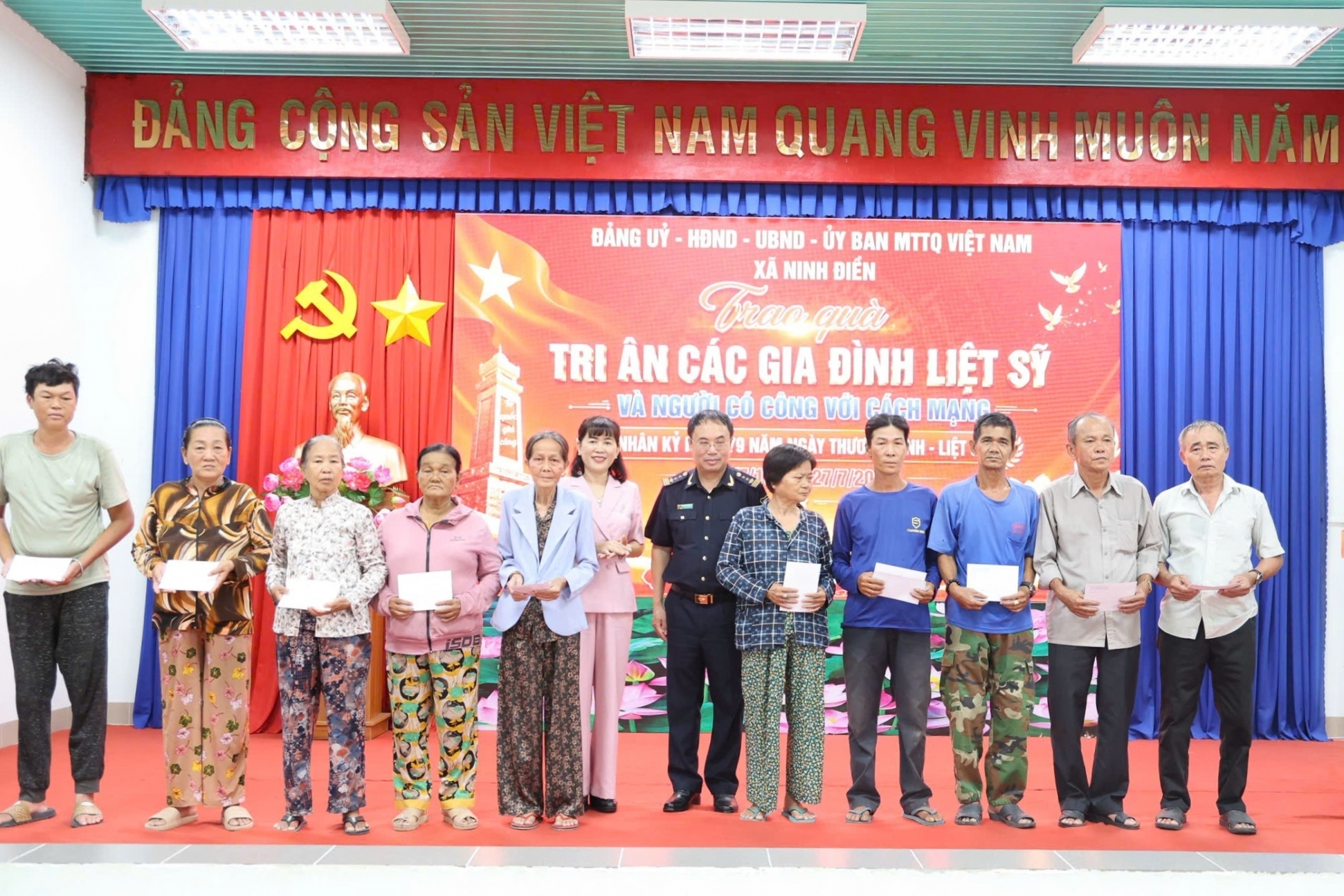 Hải quan khu vực XVII tri ân gia đình chính sách, người có công