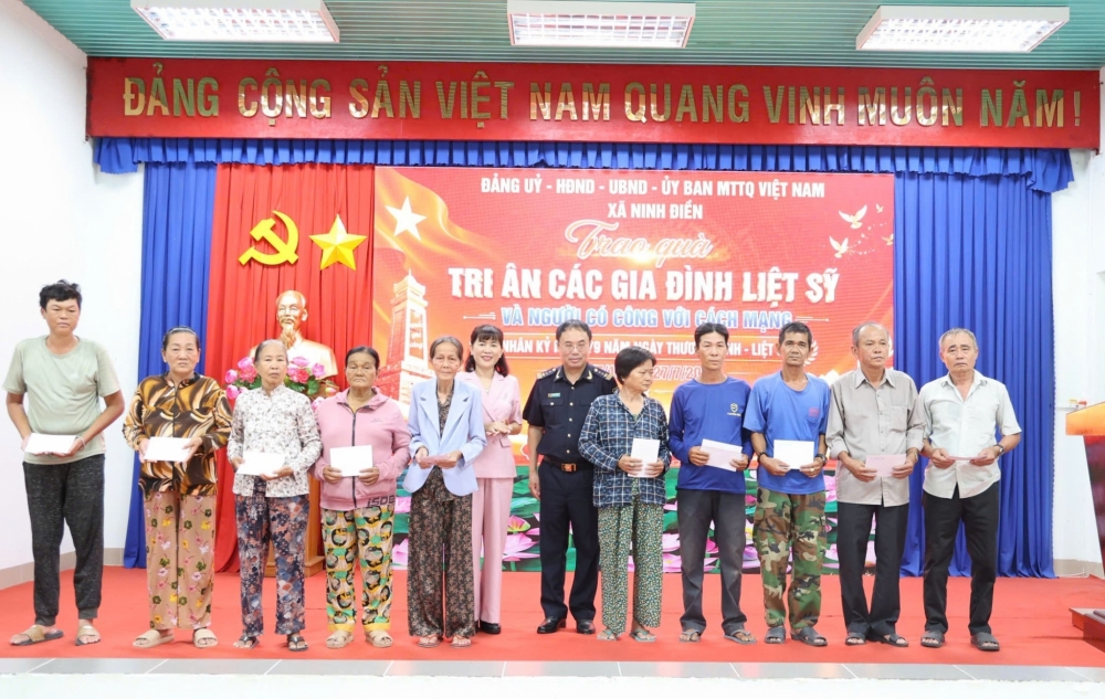 Hải quan khu vực XVII tri ân gia đình chính sách, người có công