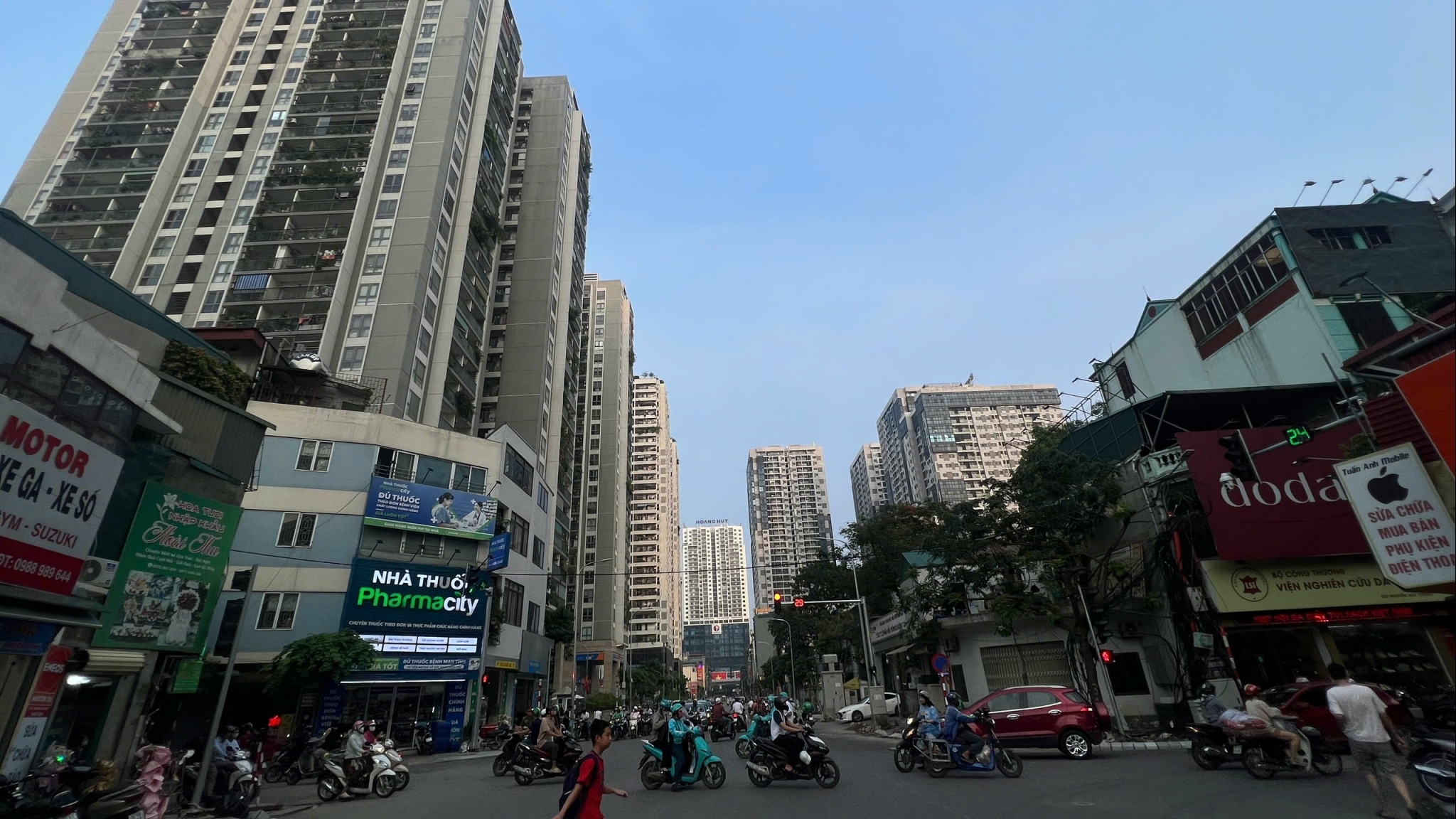 Vì sao giá nhà vẫn neo ở mức cao khi thị trường đang điều chỉnh?