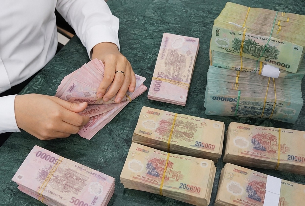 Loạt doanh nghiệp trả cổ tức, có đơn vị chia cả tiền và cổ phiếu