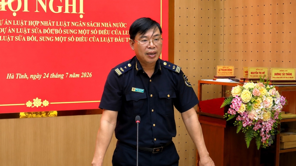 Phó Chi cục trưởng Chi cục Hải quan Khu vực XI Nguyễn Thành Trung tiếp thu, giải trình các ý kiến góp ý của đại biểu đối với dự án Luật sửa đổi, bổ sung Hải quan. Ảnh: HQ KV XI