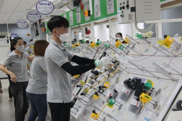 Hoạt động sản xuất linh kiện tại doanh nghiệp chế xuất trên địa bàn tỉnh Nghệ An. Ảnh: H.Nụ