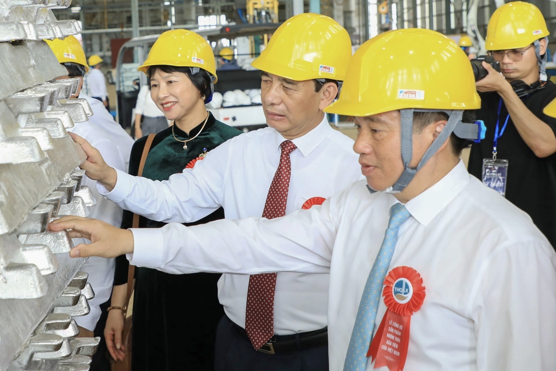 Nhôm thỏi đầu tiên của Việt Nam được sản xuất như thế nào?