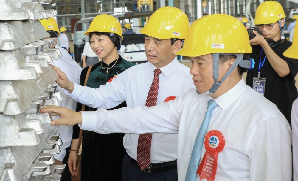 Nhôm thỏi đầu tiên của Việt Nam được sản xuất như thế nào? Nhôm thỏi đầu tiên của Việt Nam được sản xuất như thế nào?