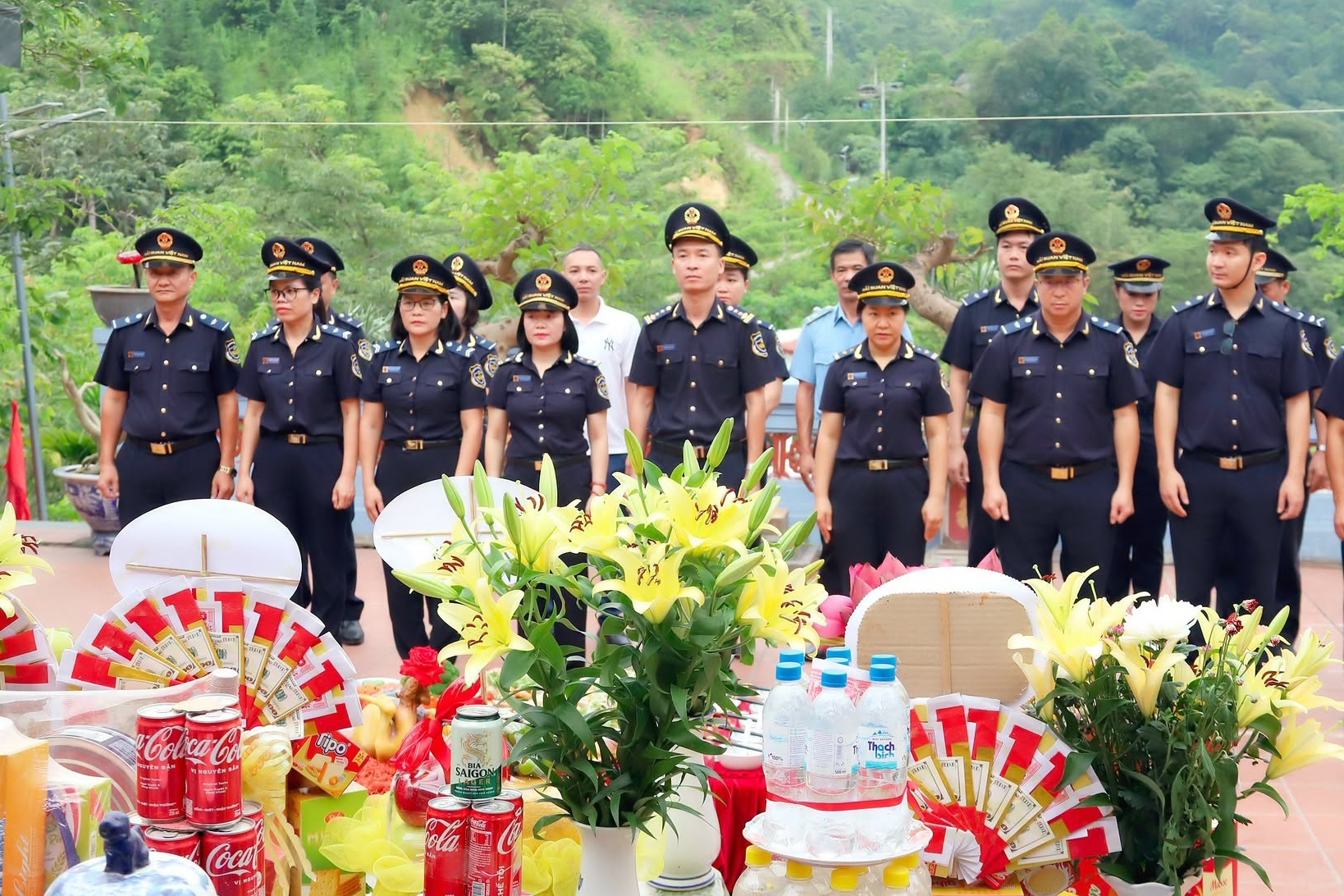 Hải quan cửa khẩu quốc tế Thanh Thủy tổ chức các hoạt động tri ân tại Tuyên Quang