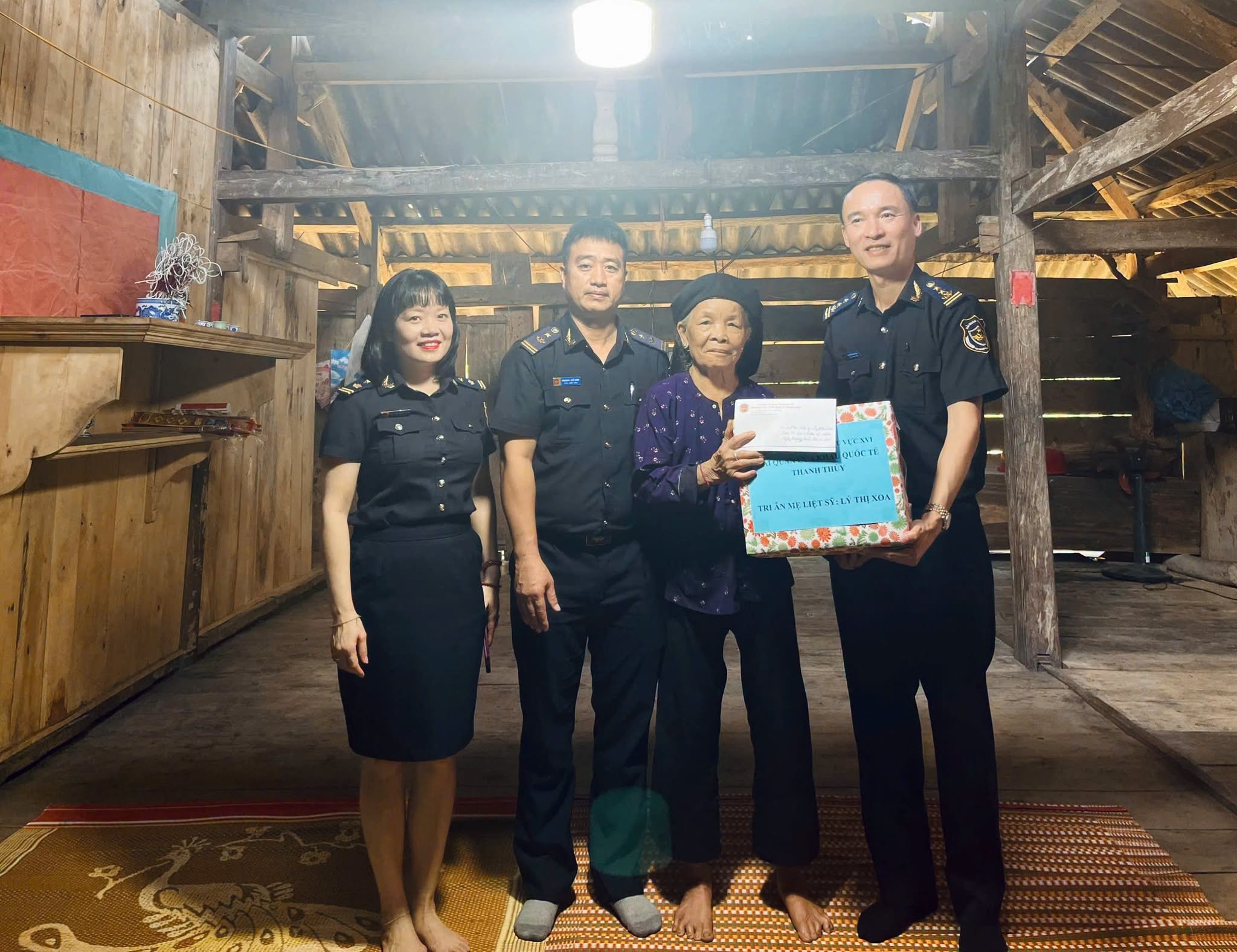 Hải quan cửa khẩu quốc tế Thanh Thủy tổ chức các hoạt động tri ân tại Tuyên Quang