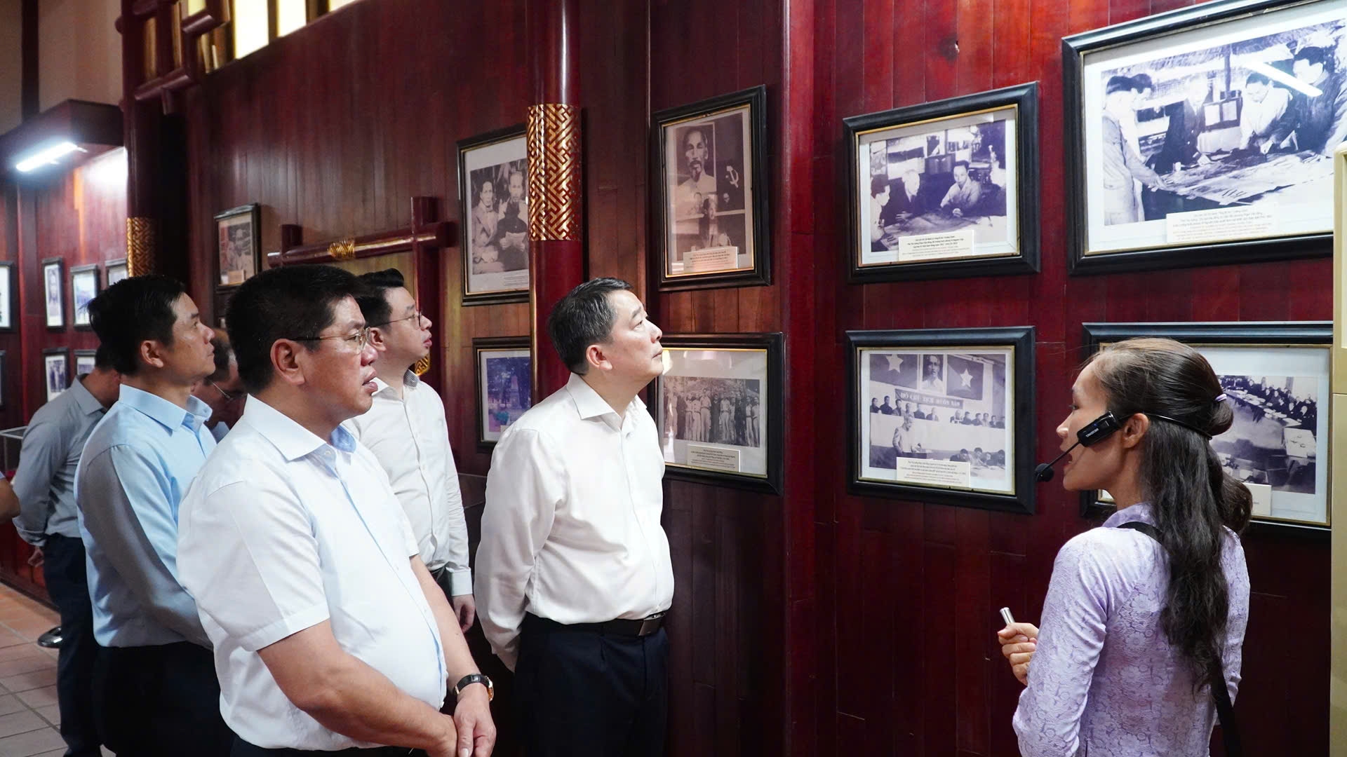 Đoàn công tác Bộ Tài chính dâng hương tri ân các Anh hùng liệt sĩ tại Quảng Ngãi và Đà Nẵng Đoàn công tác Bộ Tài chính dâng hương tri ân các Anh hùng liệt sĩ tại Quảng Ngãi và Đà Nẵng