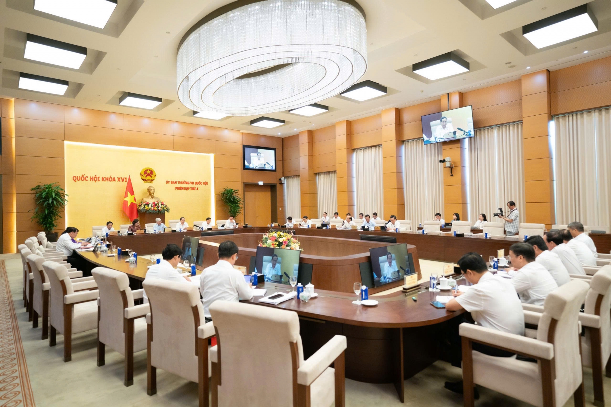 Đề xuất luật riêng về phát triển đô thị, tăng phân quyền cho địa phương Đề xuất Luật Phát triển đô thị: Phân quyền mạnh, thúc đẩy phát triển đô thị đặc biệt