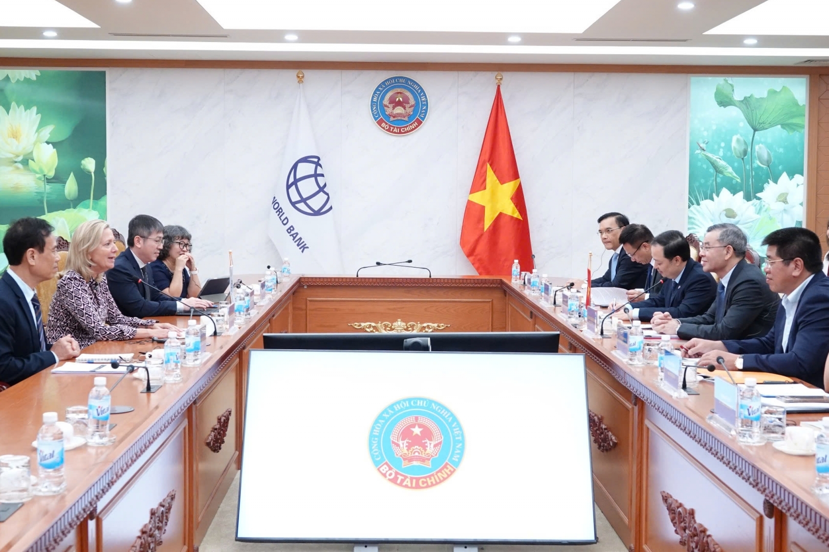Bộ trưởng Bộ Tài chính Ngô Văn Tuấn làm việc với Giám đốc Ngân hàng Thế giới tại Việt Nam