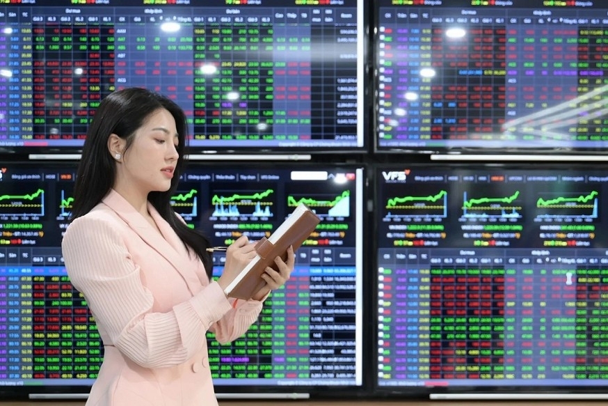 Dòng tiền nhập cuộc, VN-Index bật tăng gần 12 điểm