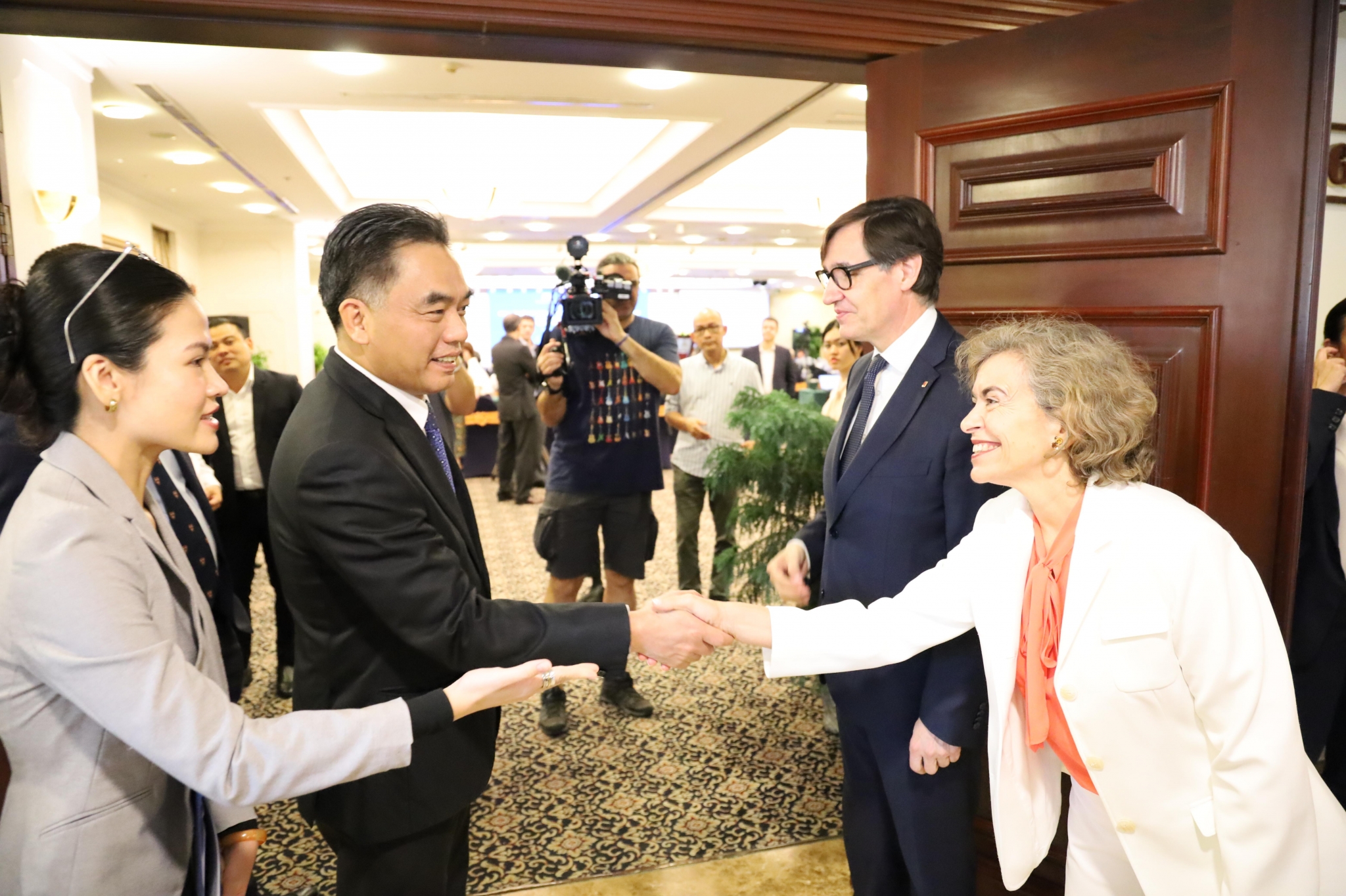 thu hút nguồn vốn đầu tư Thu hút dòng vốn chất lượng cao từ Catalonia vào đổi mới sáng tạo và logistics thông minh