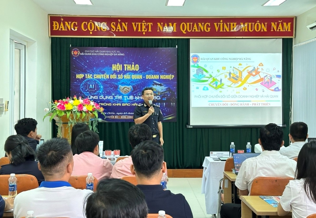 Tuyên truyền hợp tác chuyển đổi số Hải quan - Doanh nghiệp. 