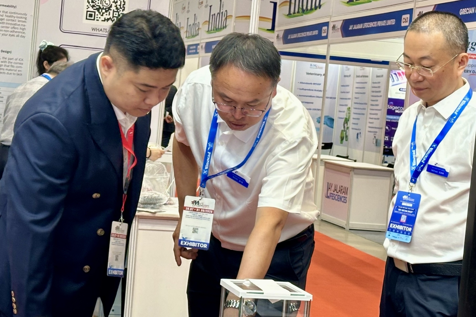 Hàng trăm doanh nghiệp quốc tế tìm cơ hội tại thị trường y dược Việt Nam
