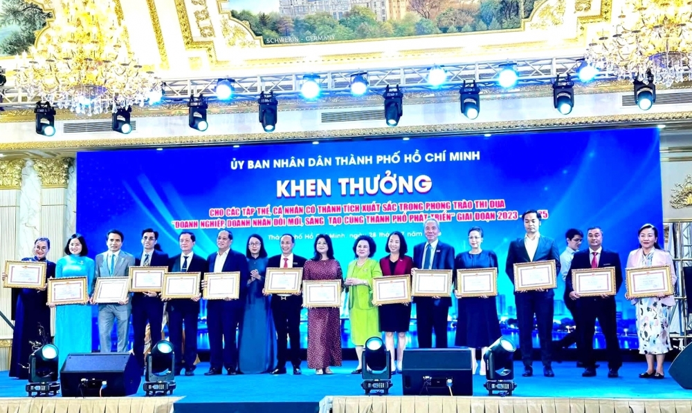 Tiếp tục đổi mới, sáng tạo trong hành trình phụng sự cộng đồng doanh nghiệp, doanh nhân Tiếp tục đổi mới, sáng tạo trong hành trình phụng sự cộng đồng doanh nghiệp, doanh nhân