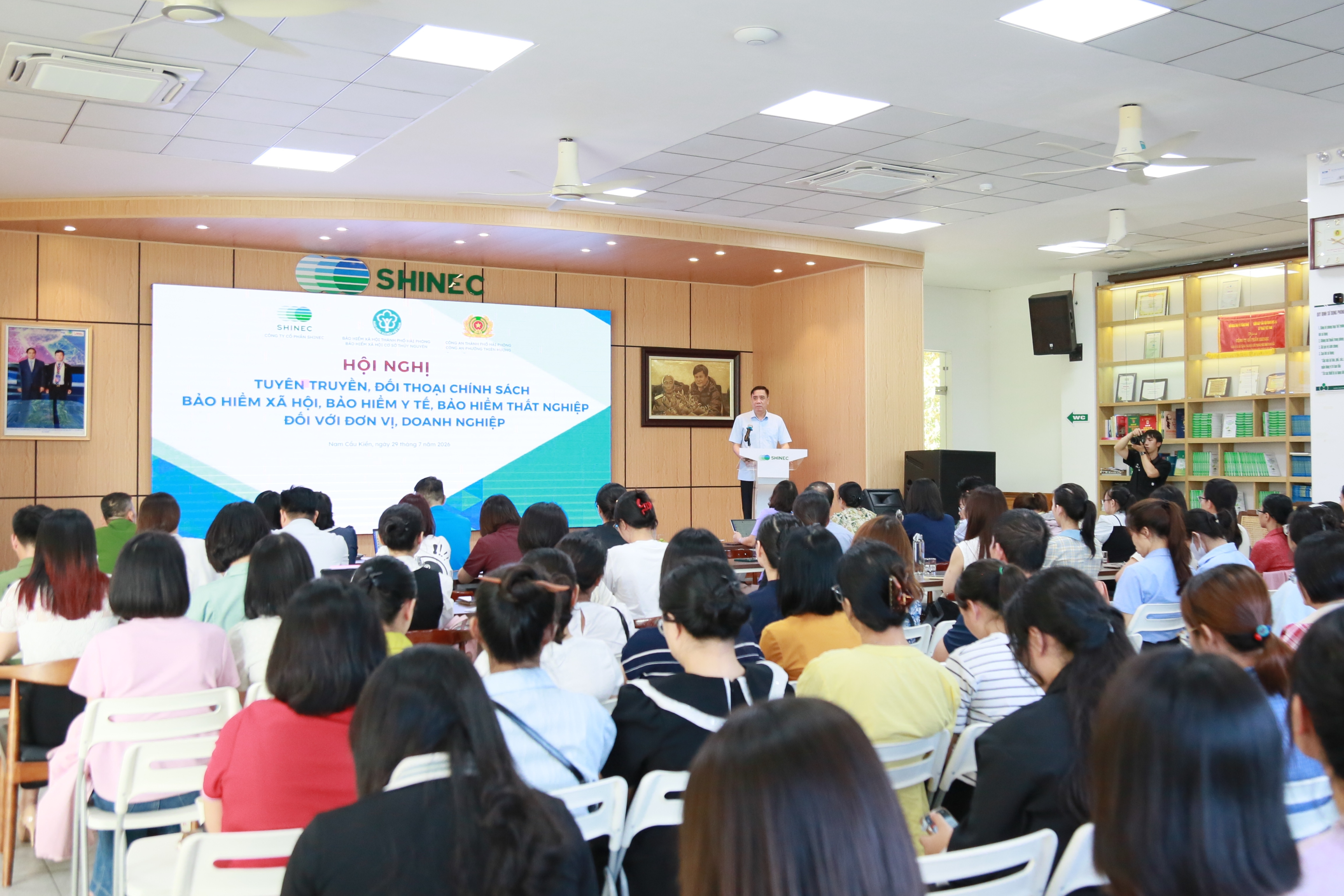 Tăng cường đối thoại chính sách với doanh nghiệp về bảo hiểm xã hội, bảo hiểm y tế