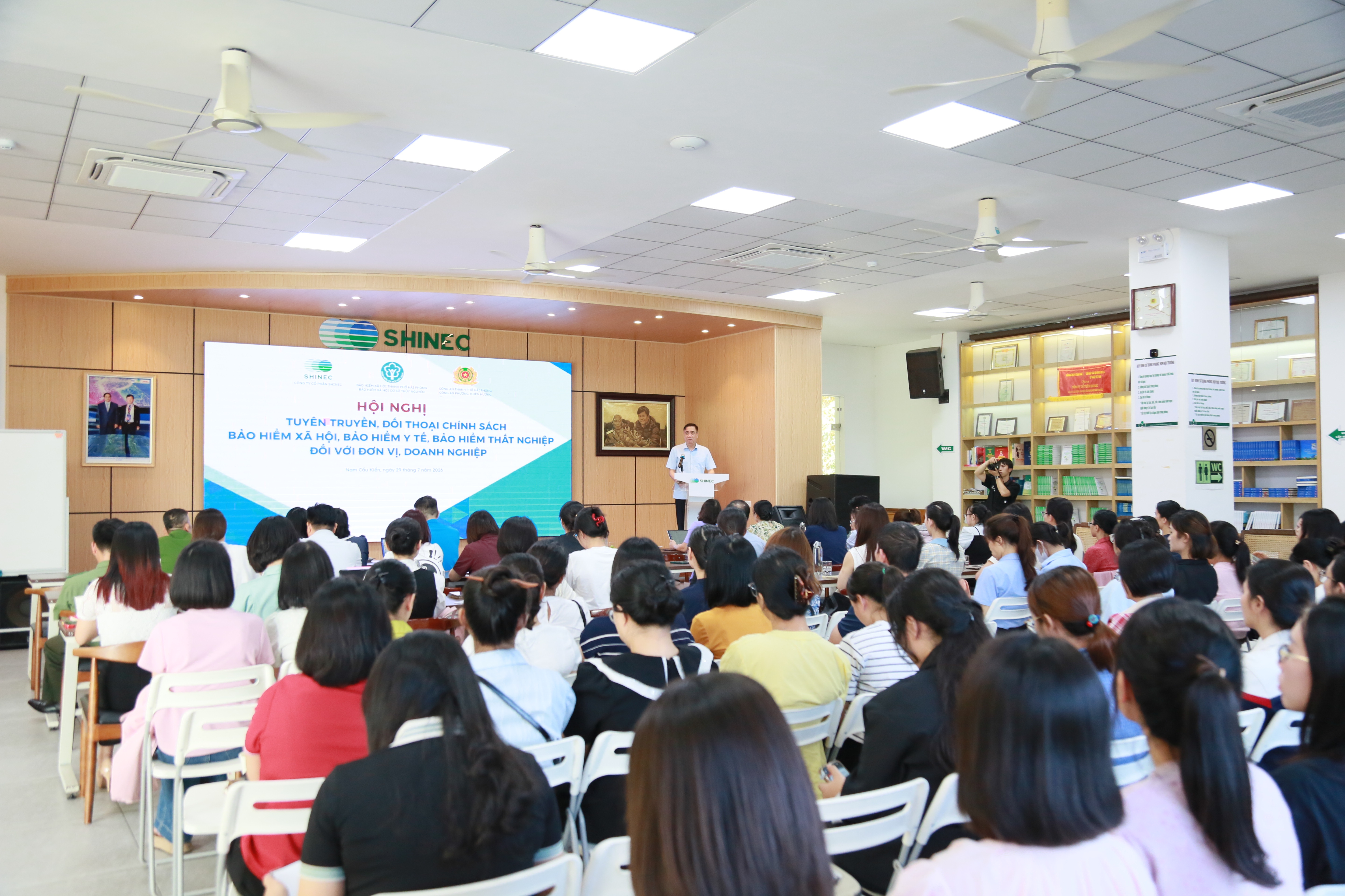Tăng cường đối thoại chính sách với doanh nghiệp về bảo hiểm xã hội, bảo hiểm y tế