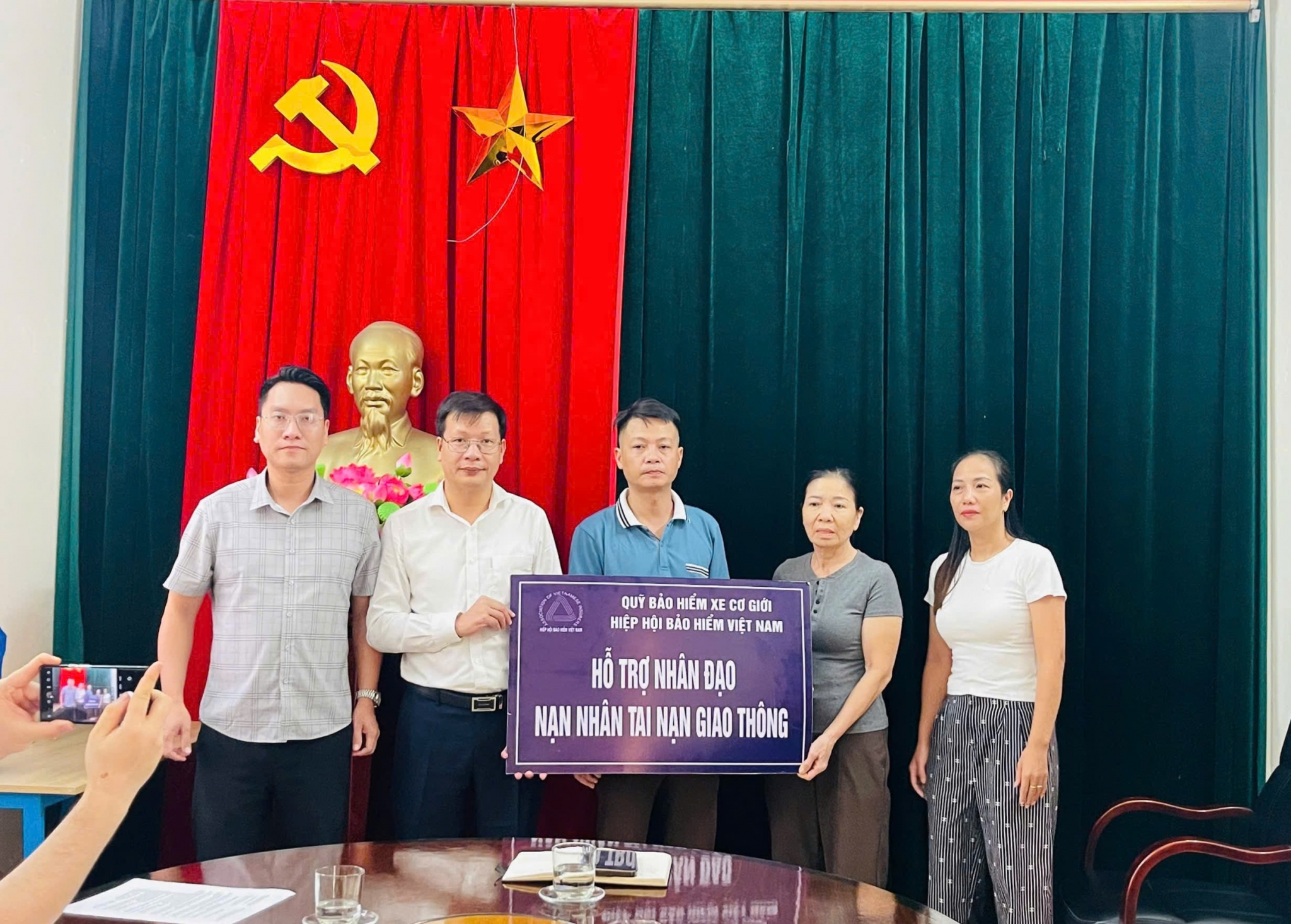 Quỹ Bảo hiểm xe cơ giới chia sẻ mất mát với gia đình nạn nhân tai nạn giao thông Quỹ Bảo hiểm xe cơ giới chia sẻ mất mát với gia đình nạn nhân tai nạn giao thông