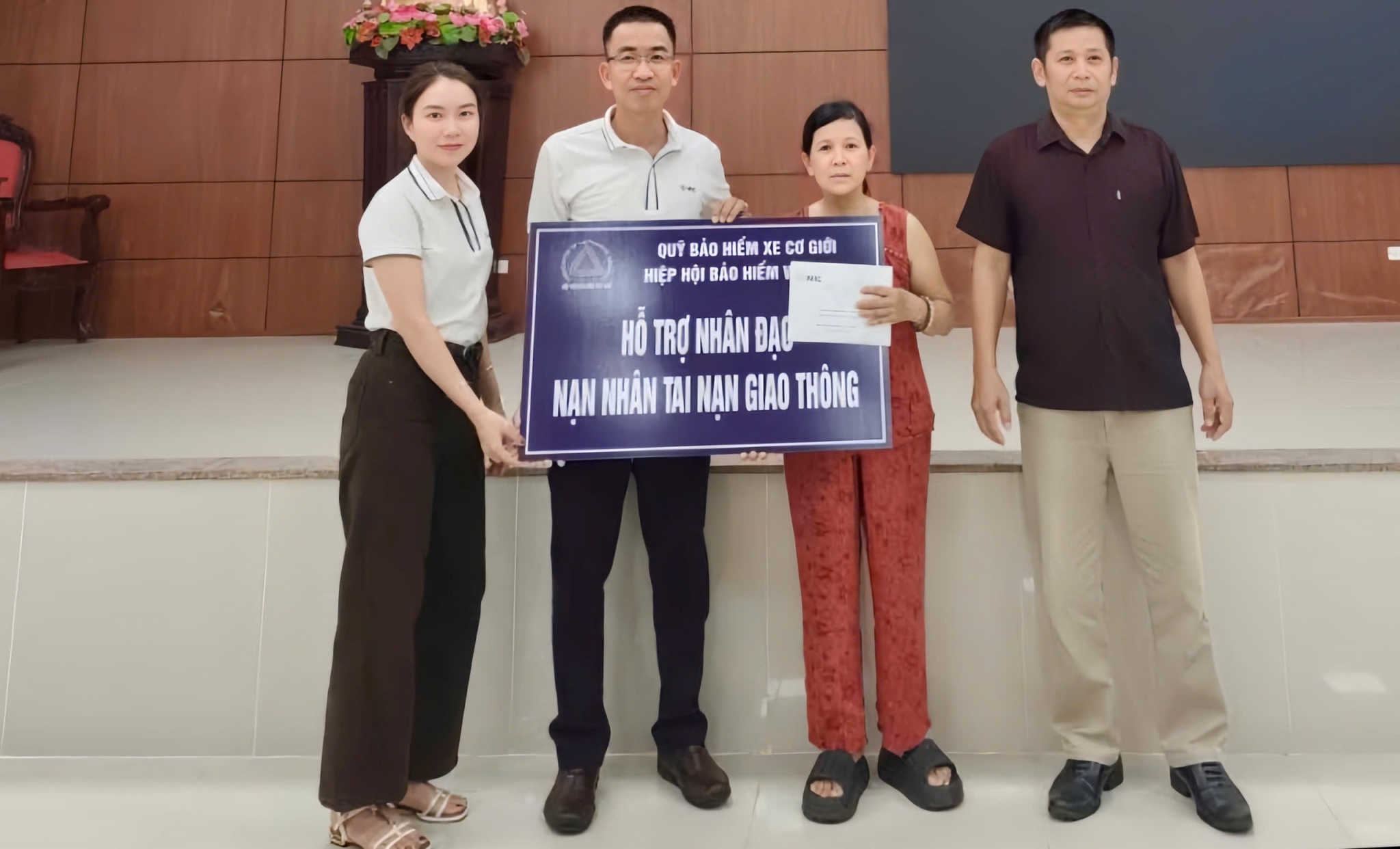 Quỹ Bảo hiểm xe cơ giới chia sẻ mất mát với gia đình nạn nhân tai nạn giao thông Quỹ Bảo hiểm xe cơ giới chia sẻ mất mát với gia đình nạn nhân tai nạn giao thông