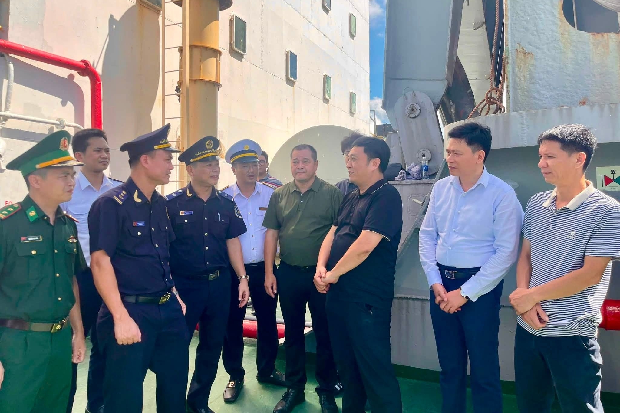 Hải quan cửa khẩu cảng Cẩm Phả đổi mới phương thức hỗ trợ doanh nghiệp