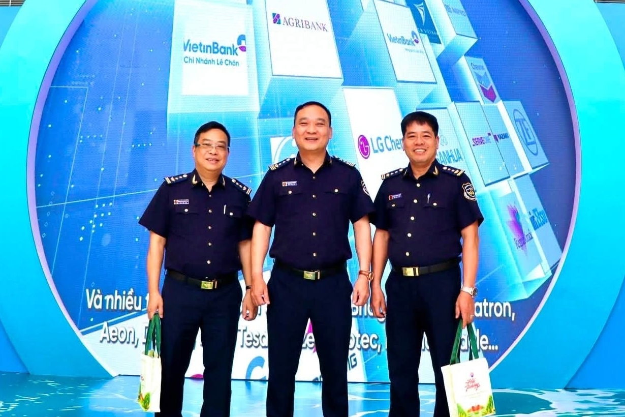 Hải quan khu vực III bám sát việc triển khai Khu thương mại tự do Hải Phòng