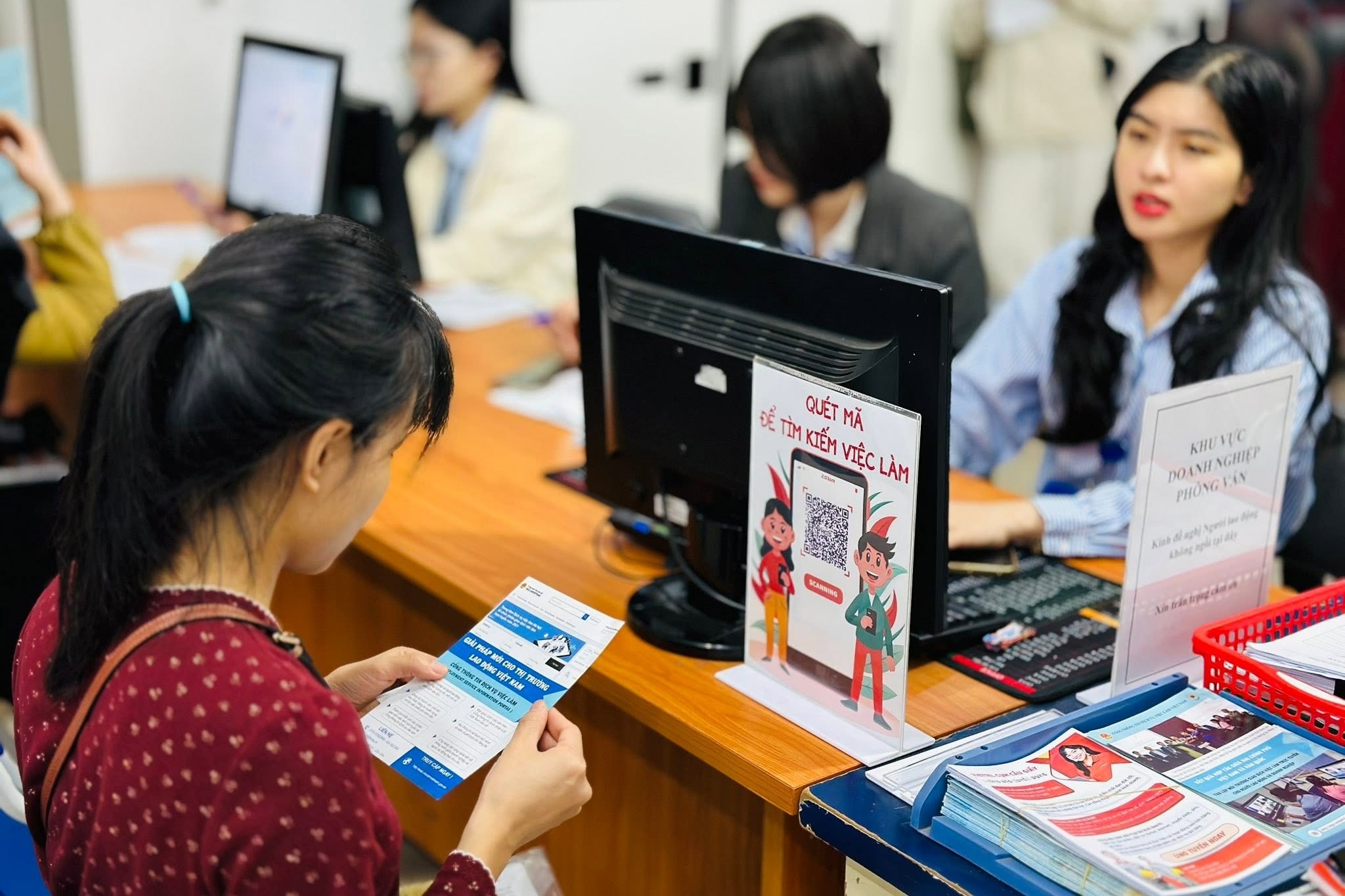 Trợ cấp thất nghiệp giảm nhưng nỗi lo hưởng sai chế độ vẫn hiện hữu