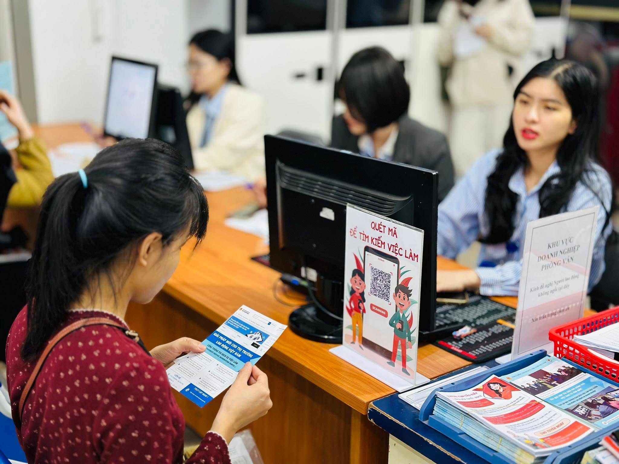 Trợ cấp thất nghiệp giảm nhưng nỗi lo hưởng sai chế độ vẫn hiện hữu