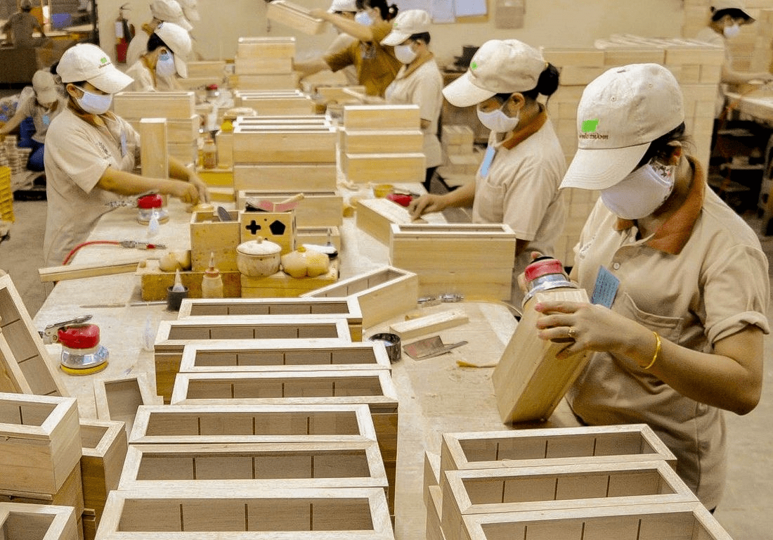 Thuế mới của Hoa Kỳ: Dệt may, gỗ Việt trước sức ép cạnh tranh