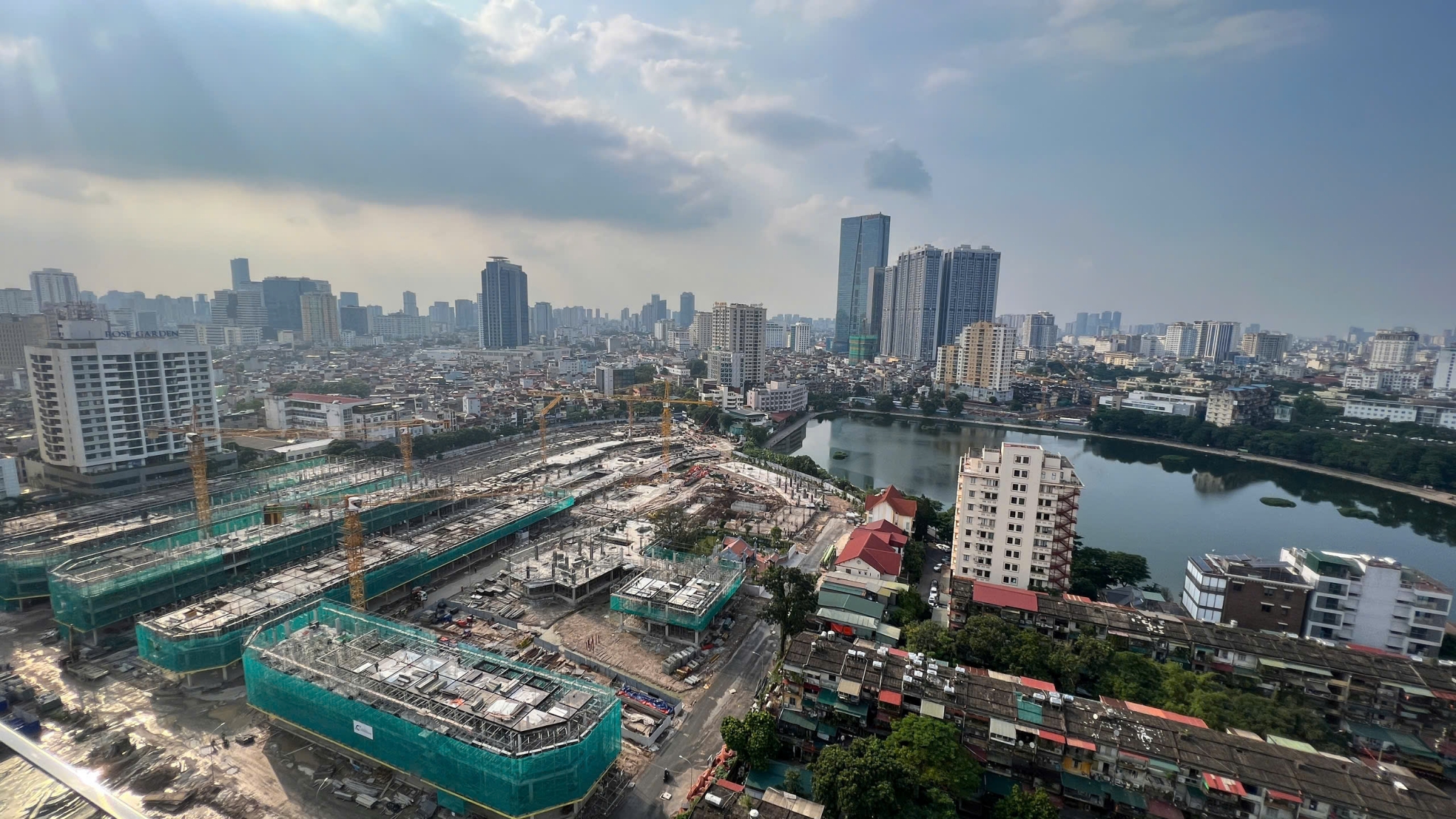 4 Cứ 10 căn hộ mở bán mới có gần 8 căn thuộc phân khúc cao cấp, sang và siêu sang