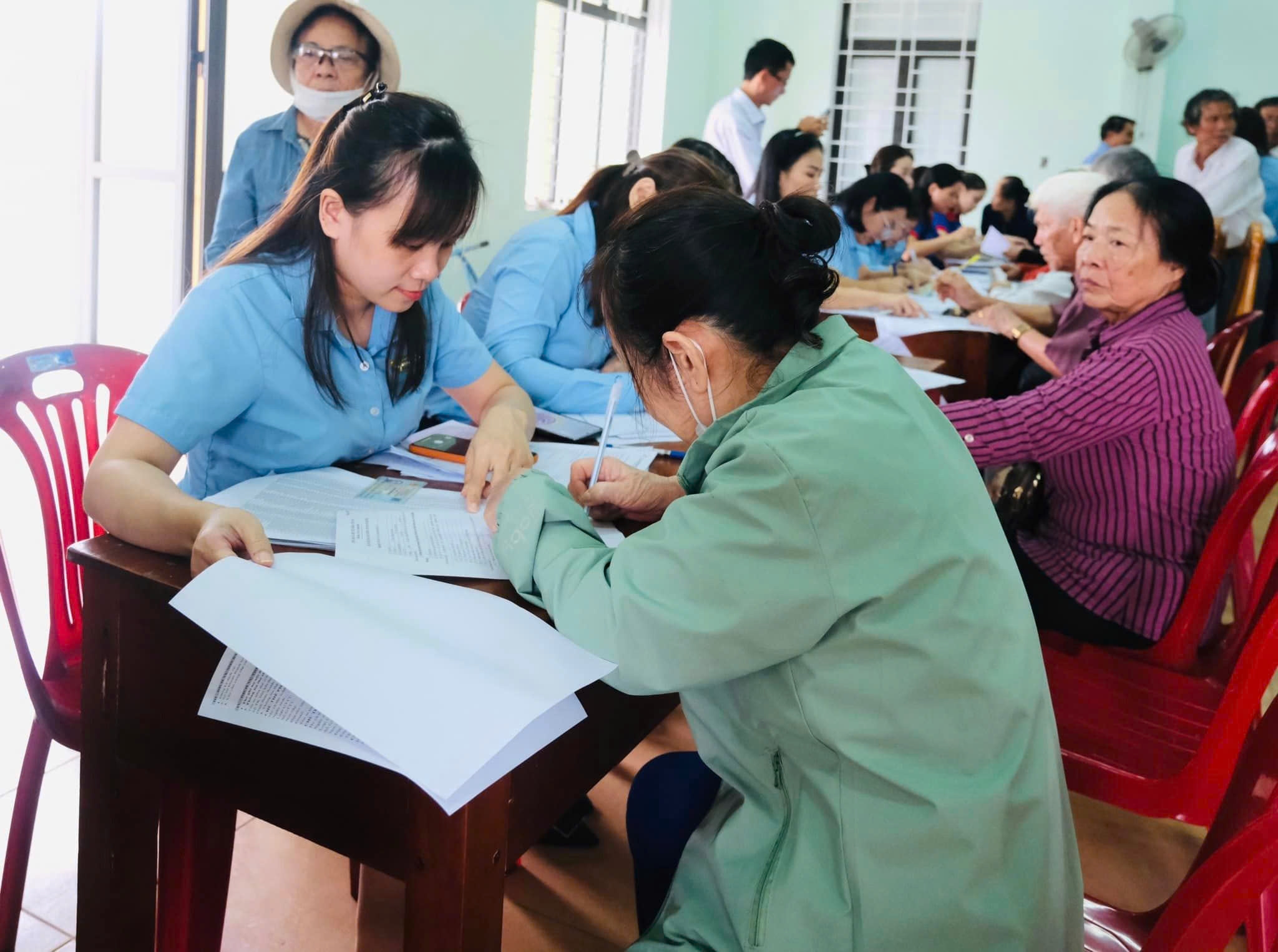 Quảng Trị đạt 91,7% người hưởng lương hưu, trợ cấp bảo hiểm xã hội nhận chế độ qua tài khoản