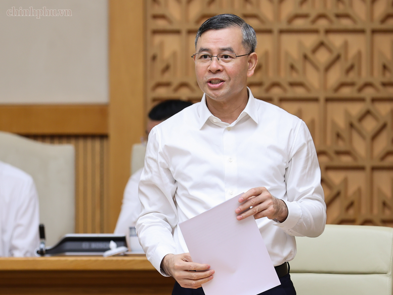 Tập trung hoàn thiện thể chế, thúc đẩy tăng trưởng, giữ vững ổn định kinh tế vĩ mô