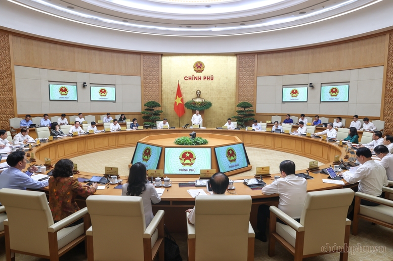 Tập trung hoàn thiện thể chế, thúc đẩy tăng trưởng, giữ vững ổn định kinh tế vĩ mô