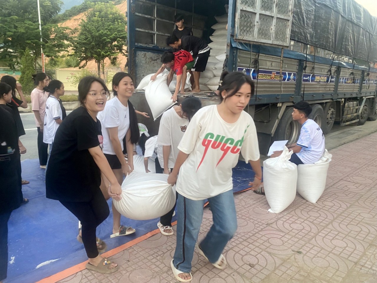 Bài 1: Tô đậm truyền thống vẻ vang, xây dựng ngành Dự trữ Nhà nước phát triển vững mạnh Bài 1: Tô đậm truyền thống vẻ vang, xây dựng ngành Dự trữ Nhà nước phát triển vững mạnh