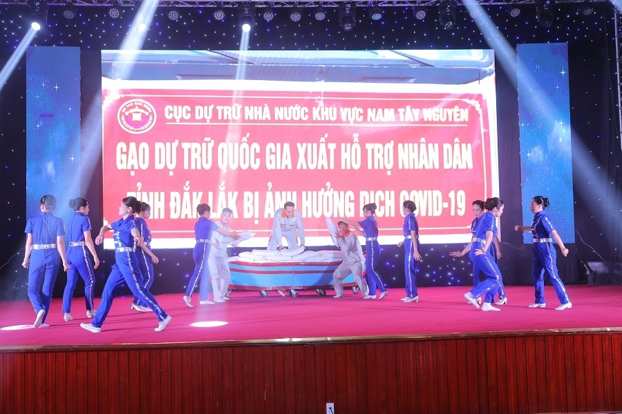 Bài 1: Tô đậm truyền thống vẻ vang, xây dựng ngành Dự trữ Nhà nước phát triển vững mạnh Bài 1: Tô đậm truyền thống vẻ vang, xây dựng ngành Dự trữ Nhà nước phát triển vững mạnh