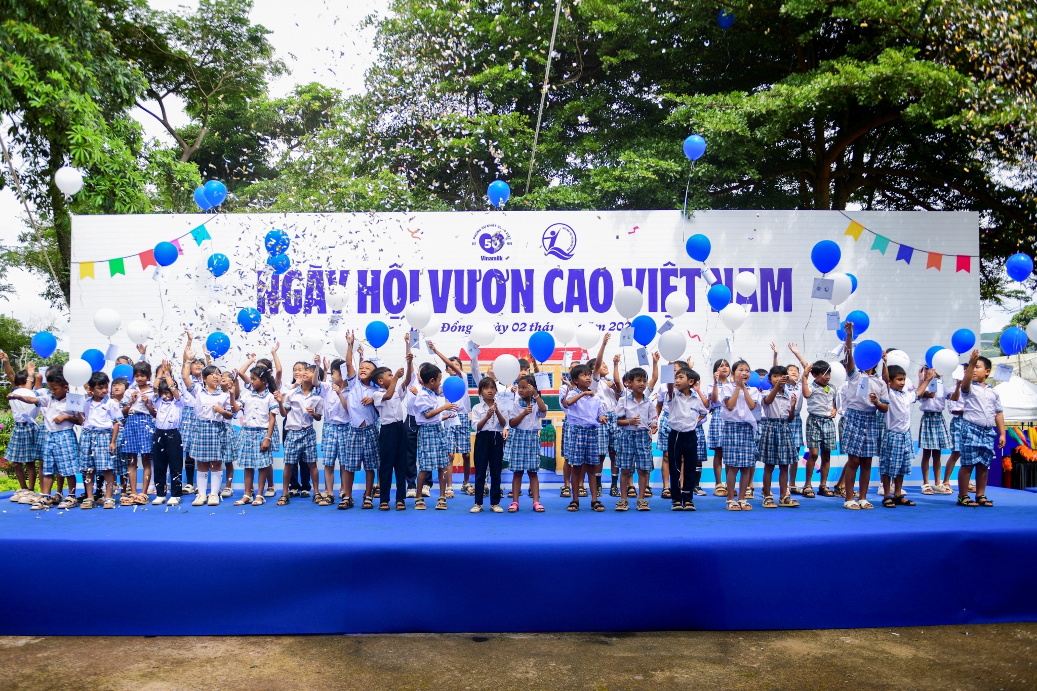 Vinamilk Mọi trẻ em đều xứng đáng được lớn lên khỏe mạnh