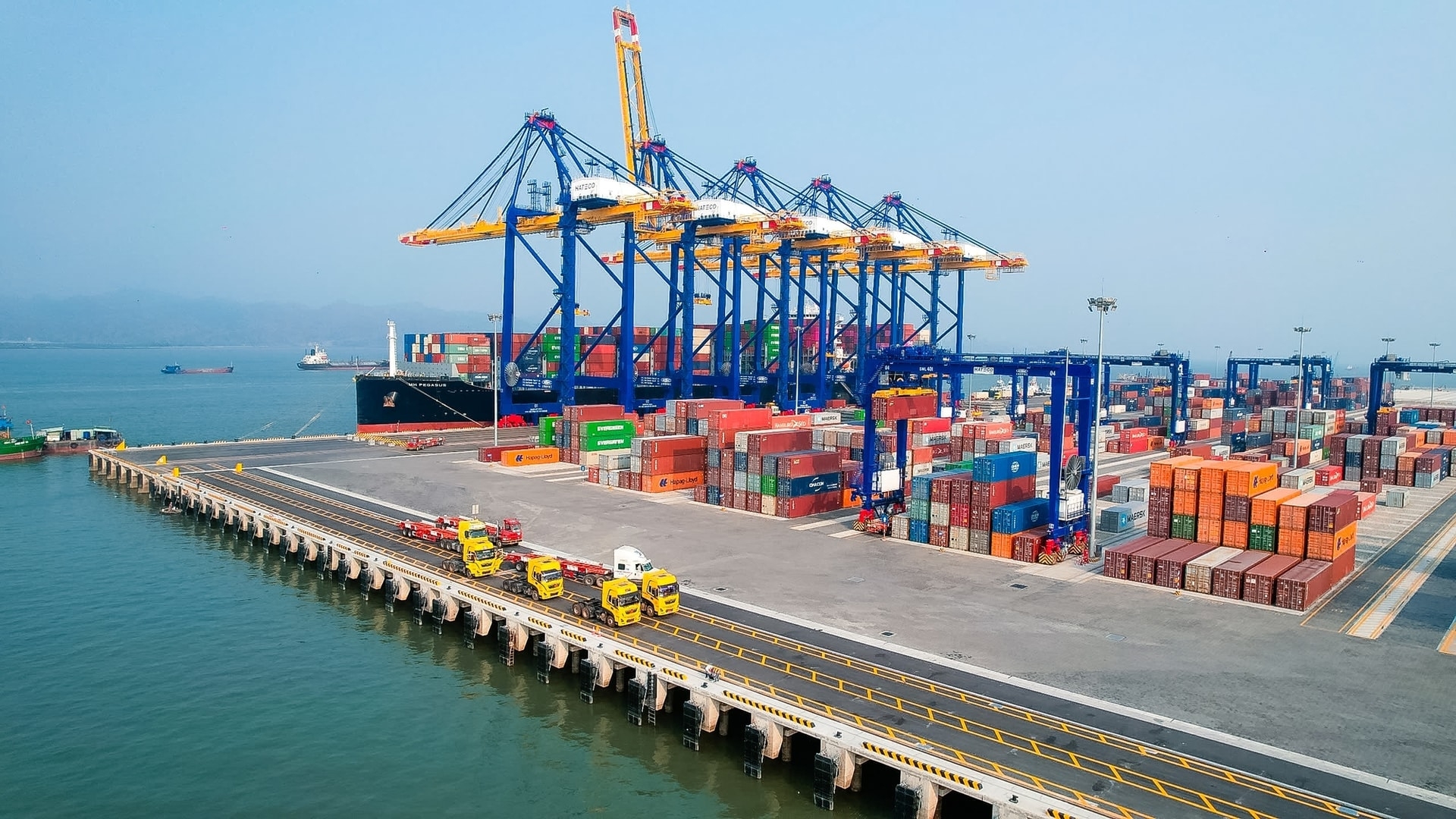 Chủ động ứng phó với những cú sốc bên ngoài để giữ vững đà tăng trưởng Chủ động ứng phó với những cú sốc bên ngoài để giữ vững đà tăng trưởng