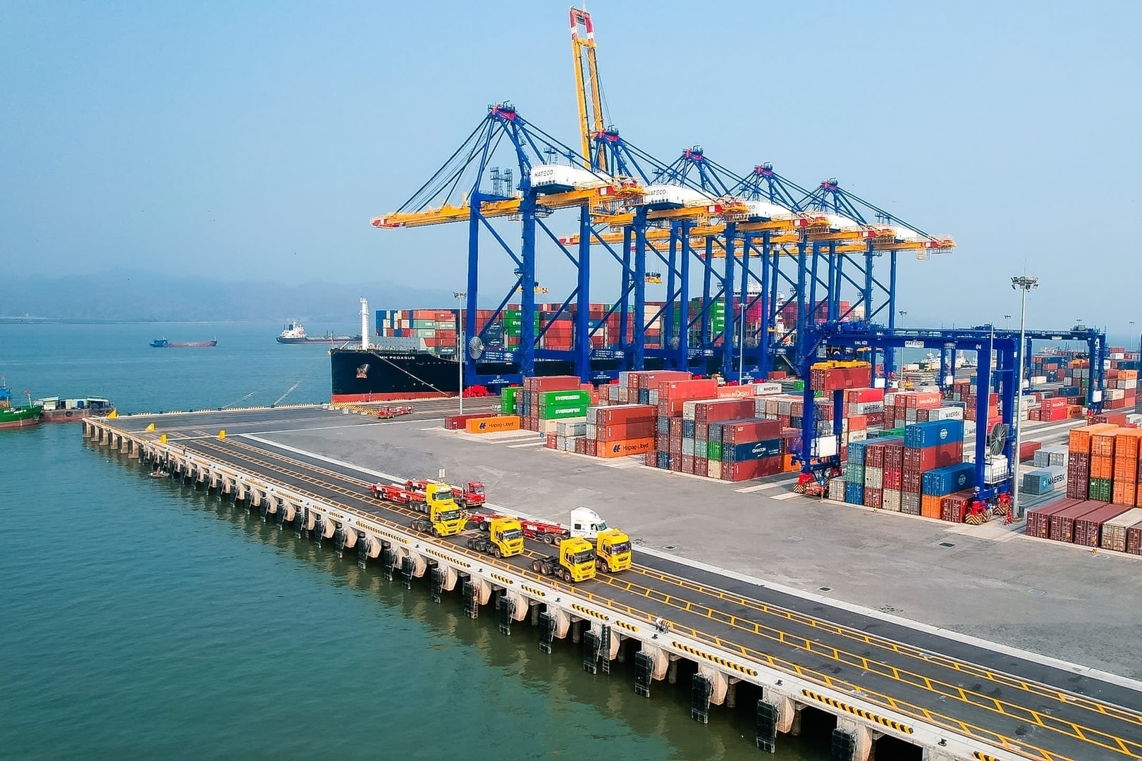 Chủ động ứng phó với những cú sốc bên ngoài để giữ vững đà tăng trưởng