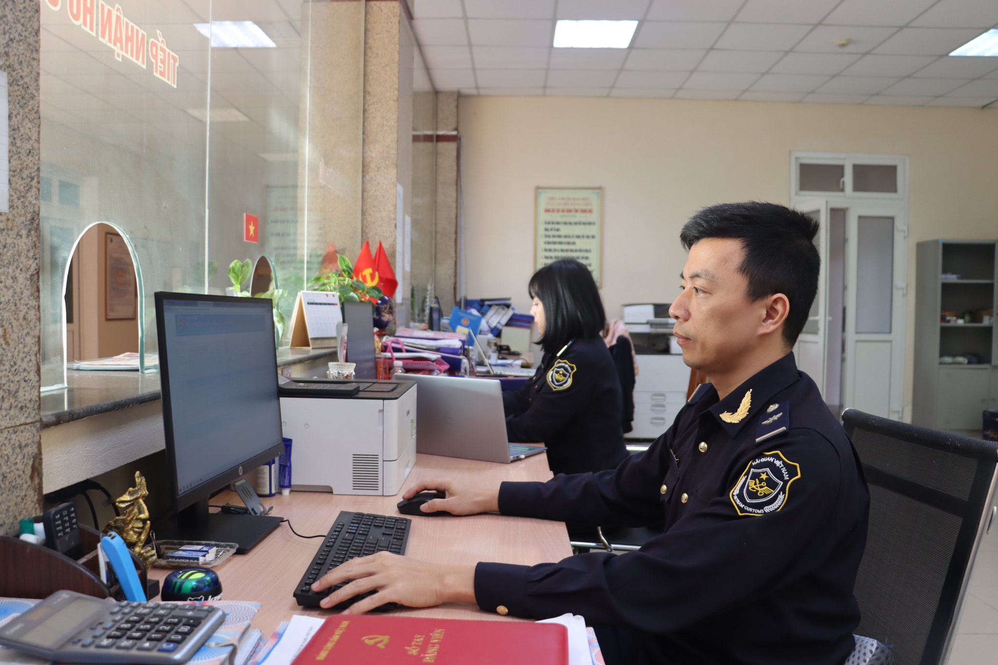 Hải quan khu vực X thu ngân sách đạt 102% chỉ tiêu