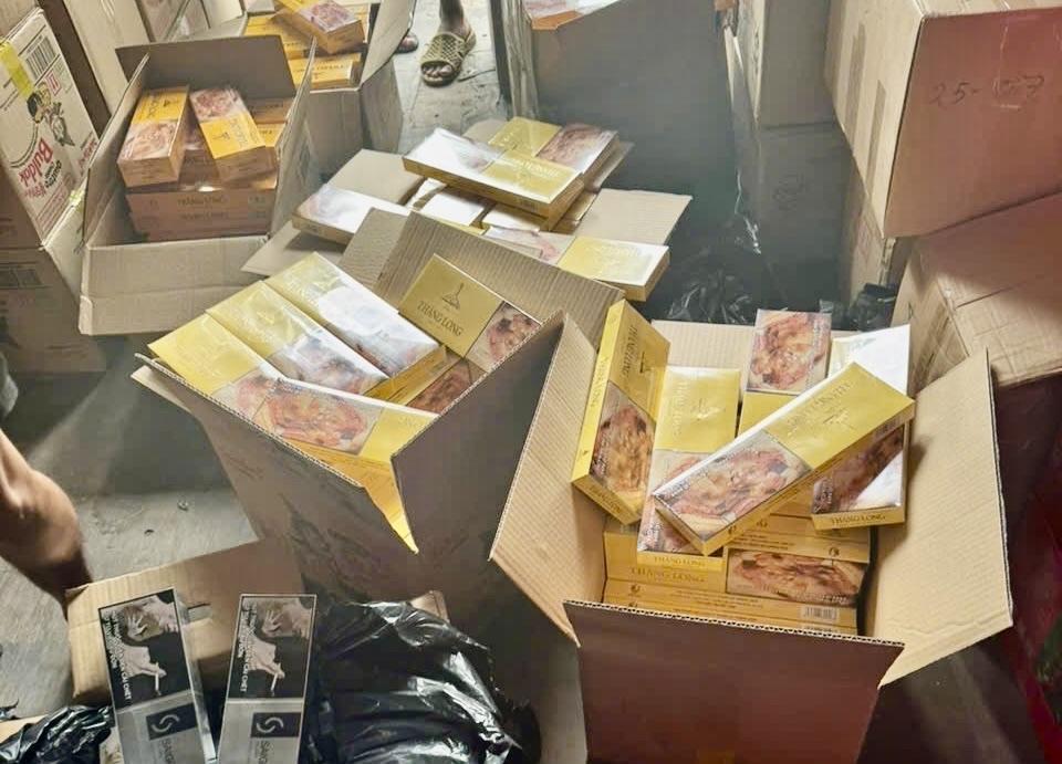 Hải quan khu vực II bắt vụ nghi xuất lậu hơn 83.000 bao thuốc lá