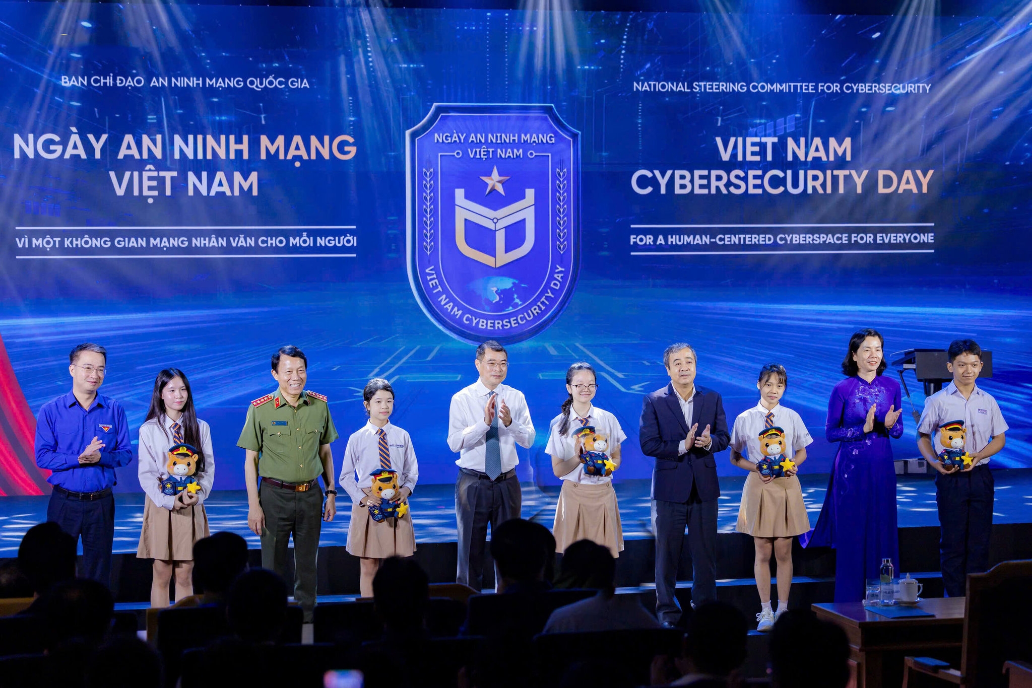 Lấy người dân làm trung tâm của an ninh mạng trong kỷ nguyên số