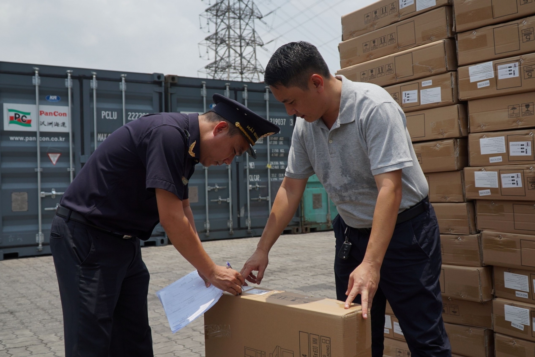 Hàng hóa đưa vào doanh nghiệp chế xuất được lựa chọn thủ tục hải quan