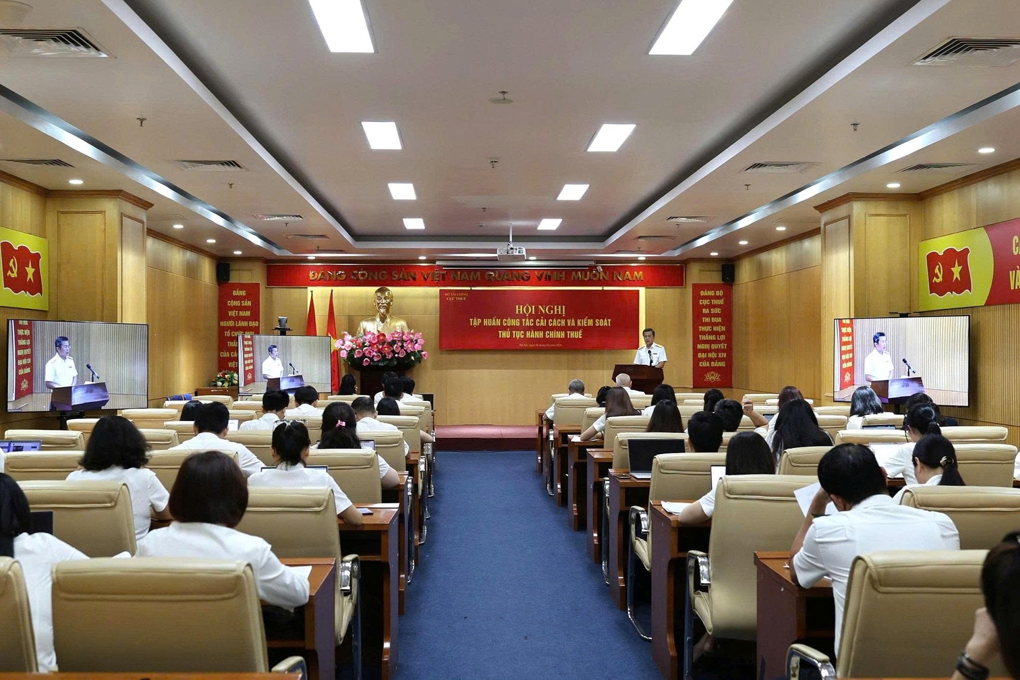 INFOGRAPHIC: Ngành Thuế cắt giảm, đơn giản hóa 96 thủ tục hành chính