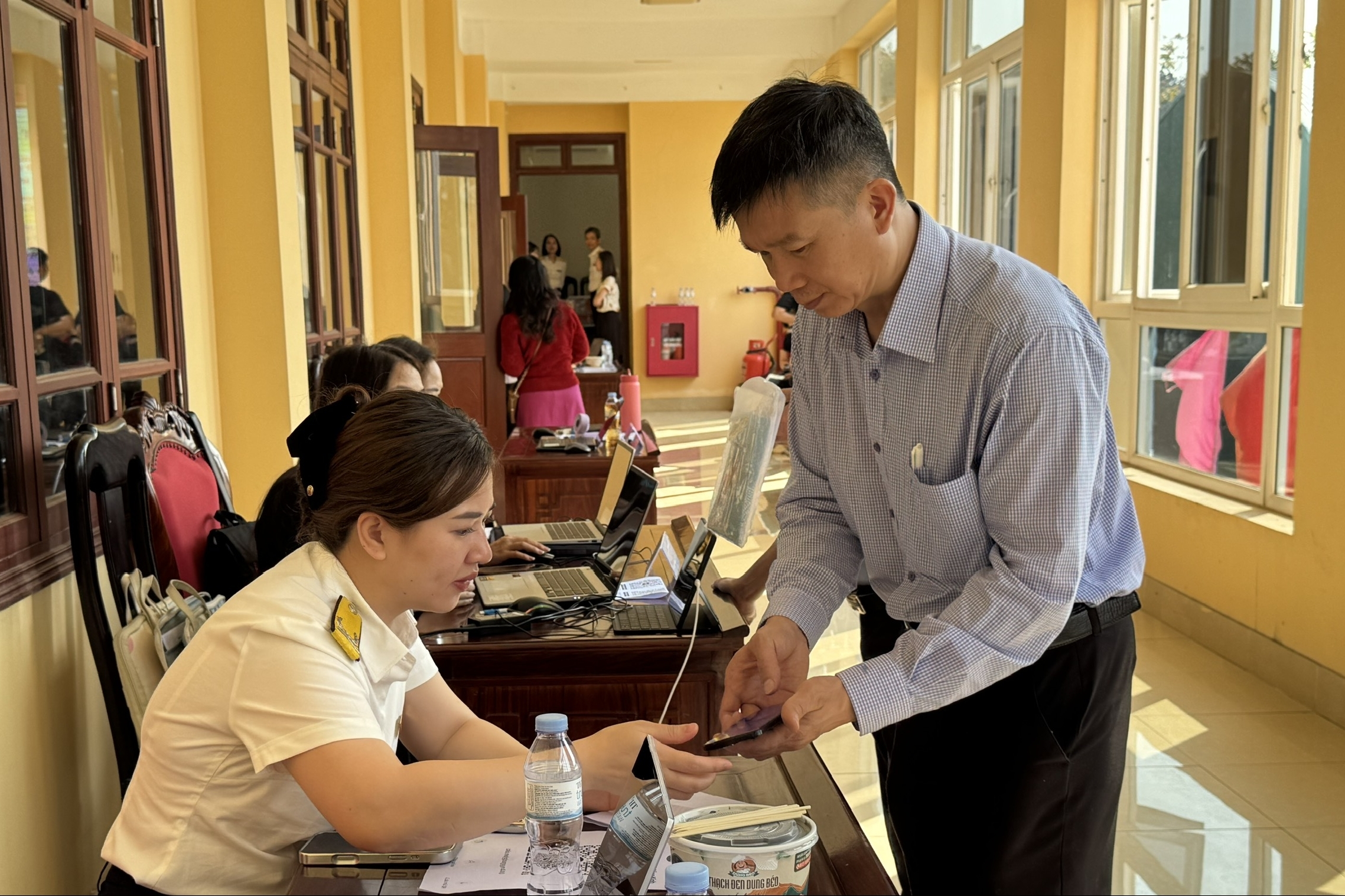 Đề xuất giảm 30% thuế cho hộ, cá nhân kinh doanh và doanh nghiệp có doanh thu đến 10 tỷ đồng