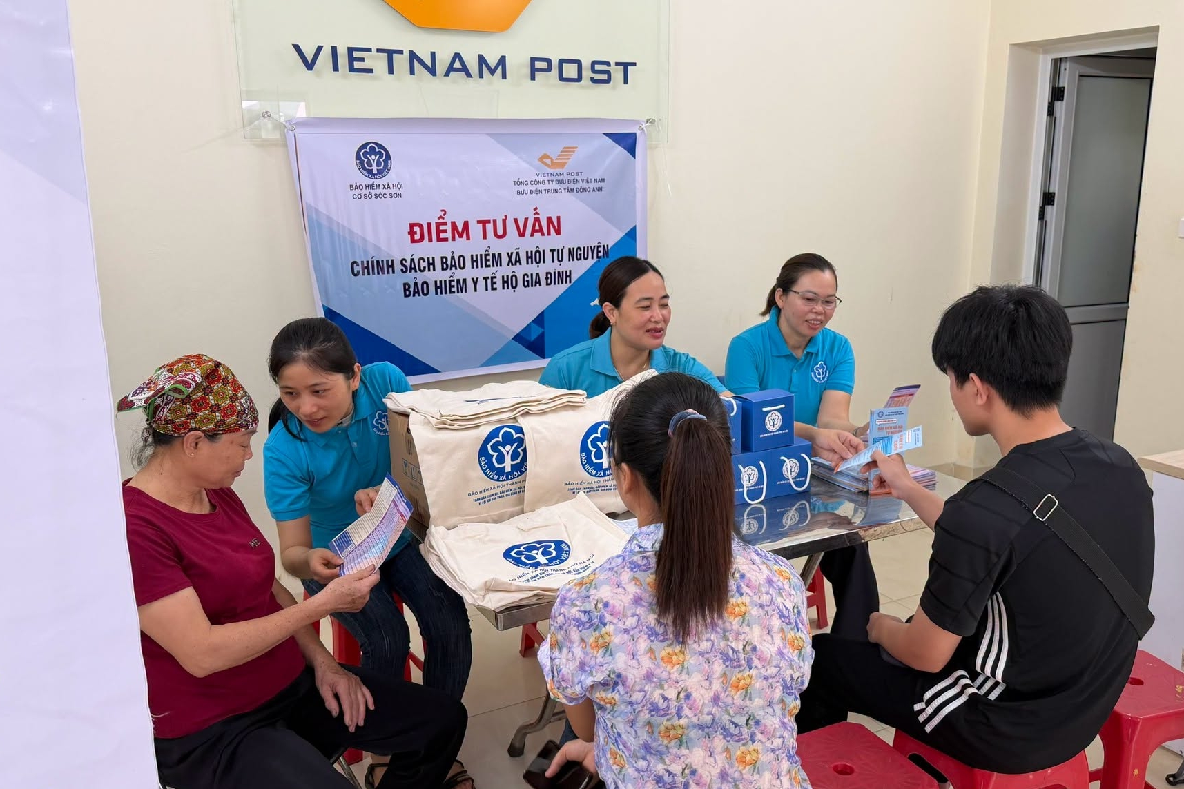 Hơn 339 nghìn lượt người Hà Nội được hỗ trợ tham gia bảo hiểm xã hội, bảo hiểm y tế