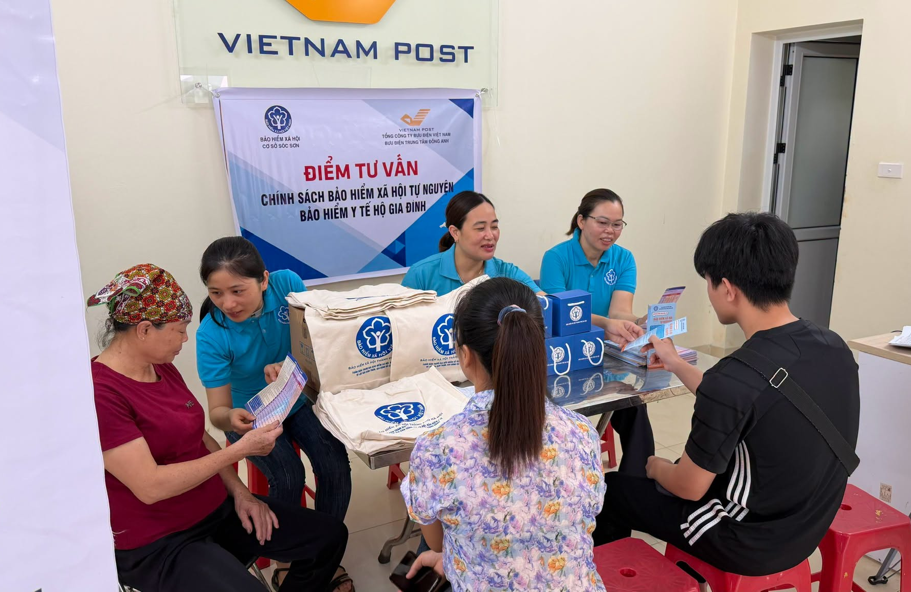 Hơn 339 nghìn lượt người Hà Nội được hỗ trợ tham gia bảo hiểm xã hội, bảo hiểm y tế