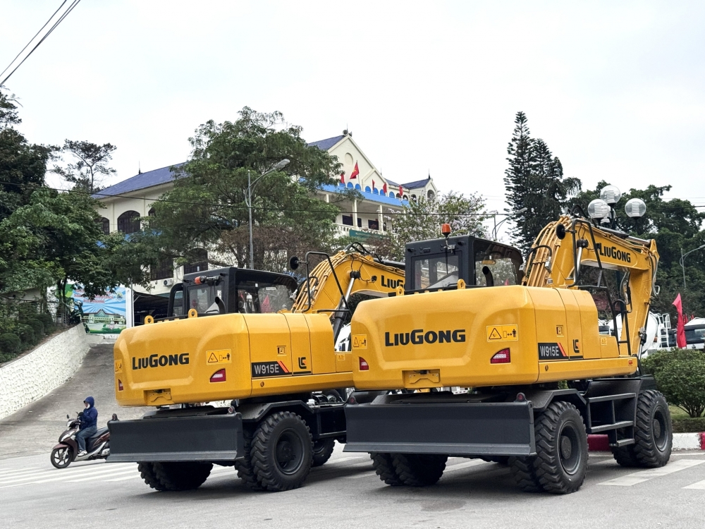 Mặt hàng máy móc, thiết bị chuyên dùng nhập khẩu qua cửa khẩu quốc tế Hữu Nghị (Lạng Sơn). Ảnh: H.Nụ