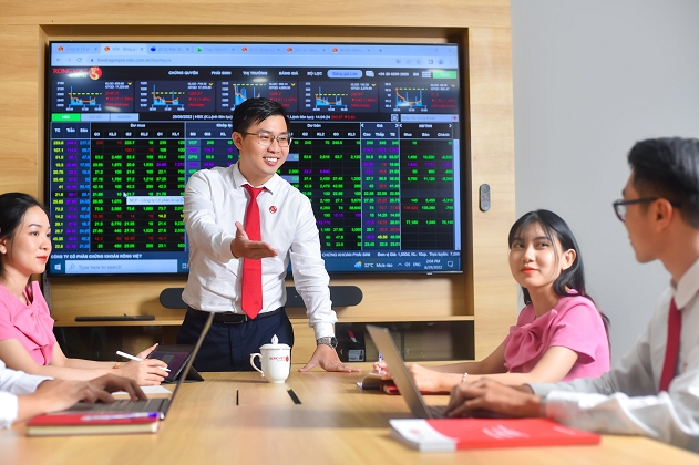 Định giá thấp, VN-Index có thể tiến gần 2.000 điểm đầu năm 2027?