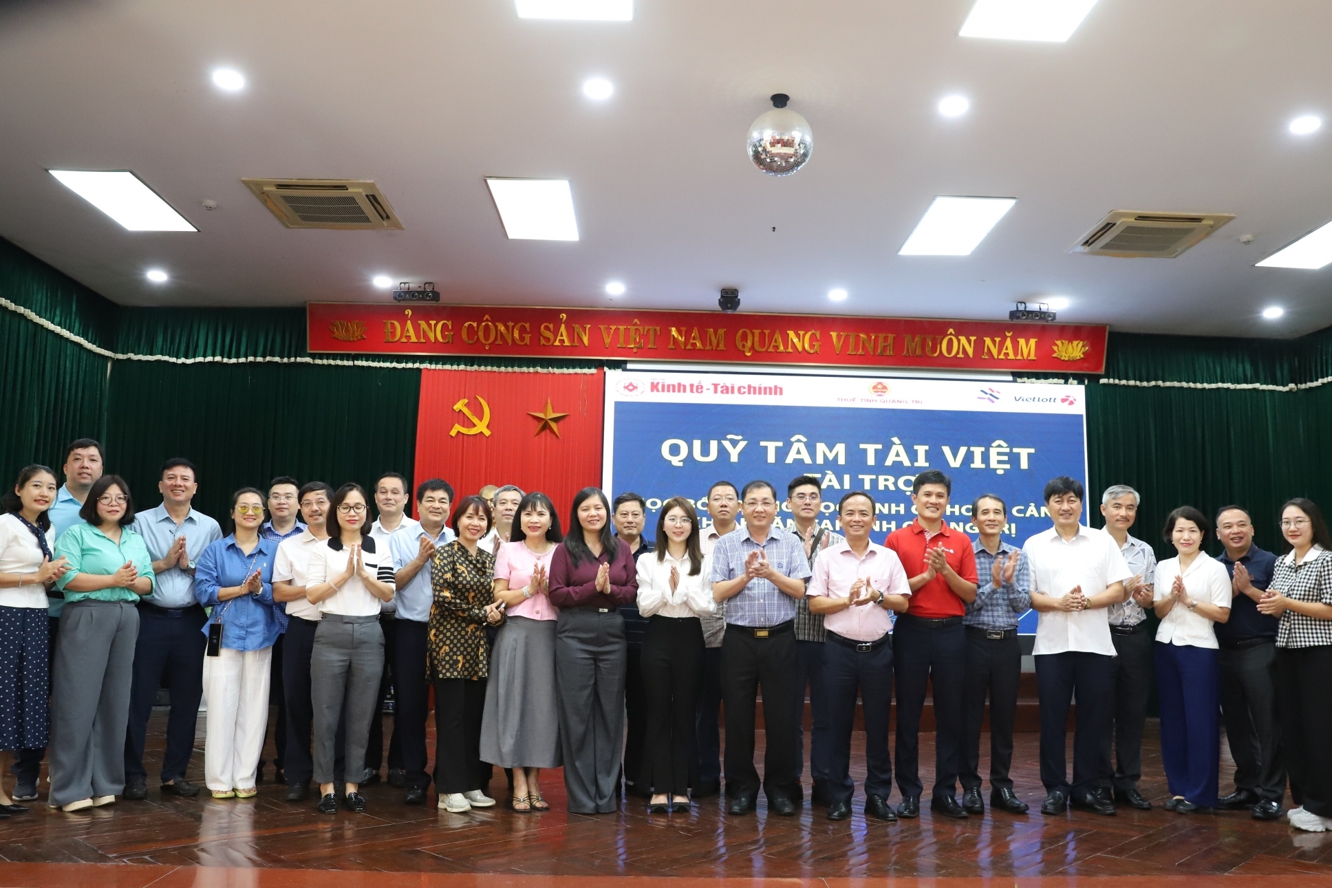 Những món quà nhỏ với yêu thương lớn trên hành trình “Uống nước nhớ nguồn”