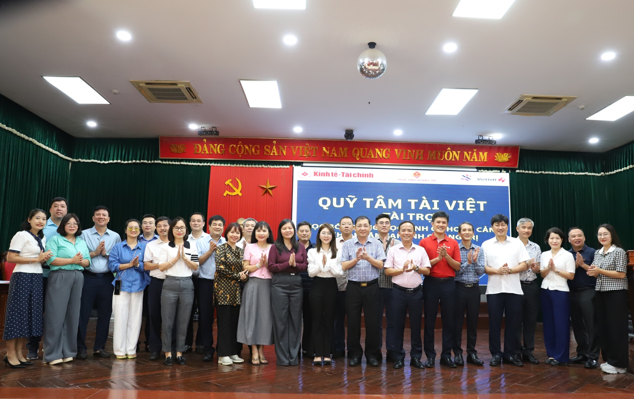 Những món quà nhỏ với yêu thương lớn trên hành trình “Uống nước nhớ nguồn”