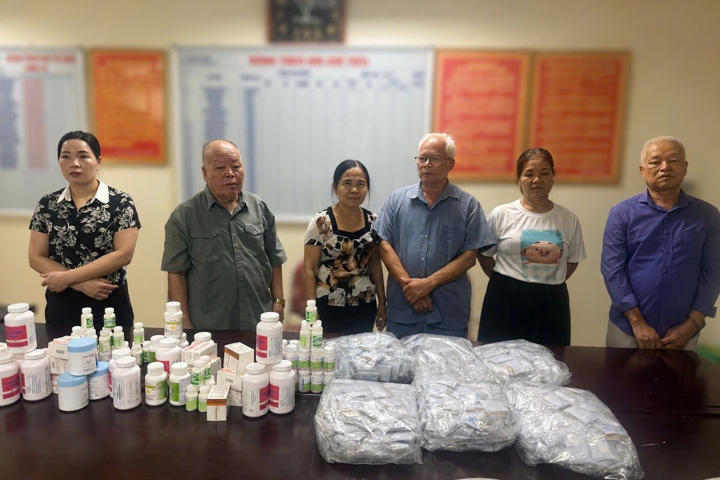 Khởi tố 4 đối tượng về tội xâm phạm quyền sở hữu công nghiệp và sản xuất hàng giả